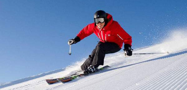 How can beginner skiers choose a ski that is more suitable for them and cost-effective?